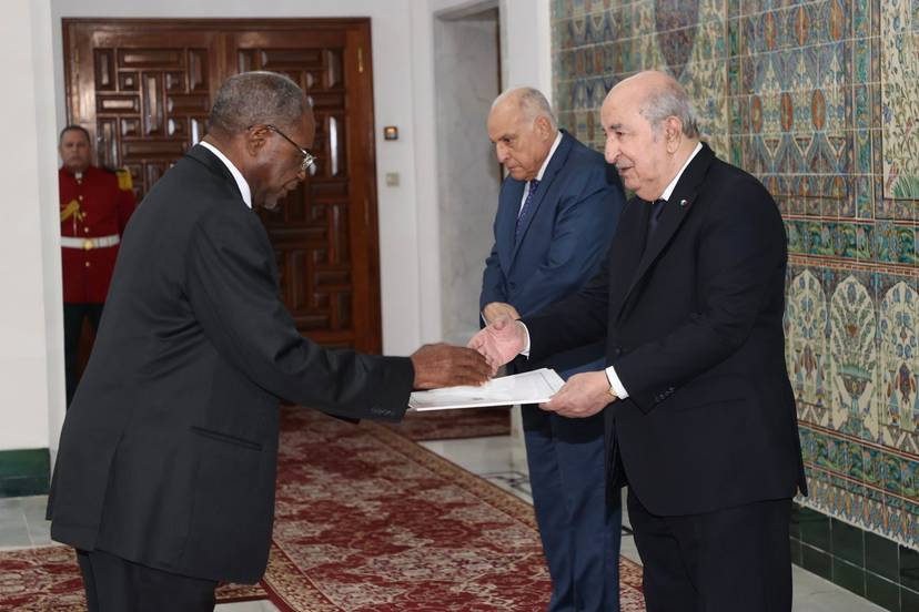 تلقى رئيس الجمهورية، السيد عبد المجيد تبون، أوراق اعتماد سفير جمهورية ناميبيا لدى الجمهورية الجزائرية الديمقراطية الشعبية.