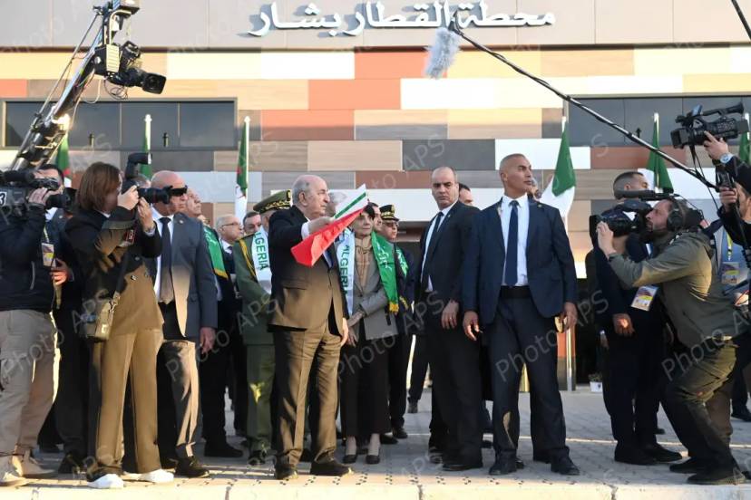 رئيس الجمهورية يدشن مشروعًا استراتيجيًا ويؤكد: الجزائر قادرة على تجسيد مشاريعها الكبرى بإرادتها الوطنية